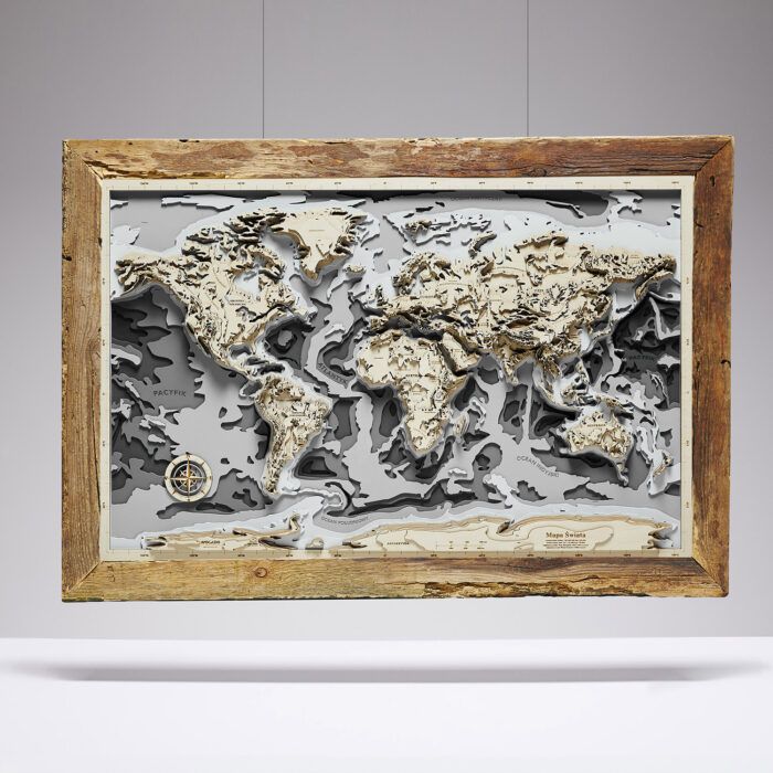 Świat Gór i Oceanów XL - Drewniana Mapa w ramie (szara)