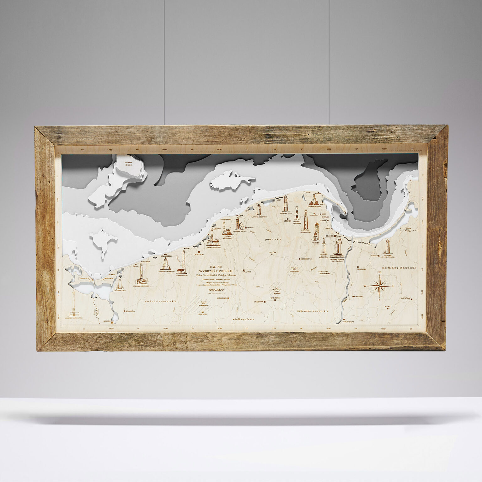 Wybrzeże Polskie Latarnie  - Drewniana Mapa w ramie (szara)